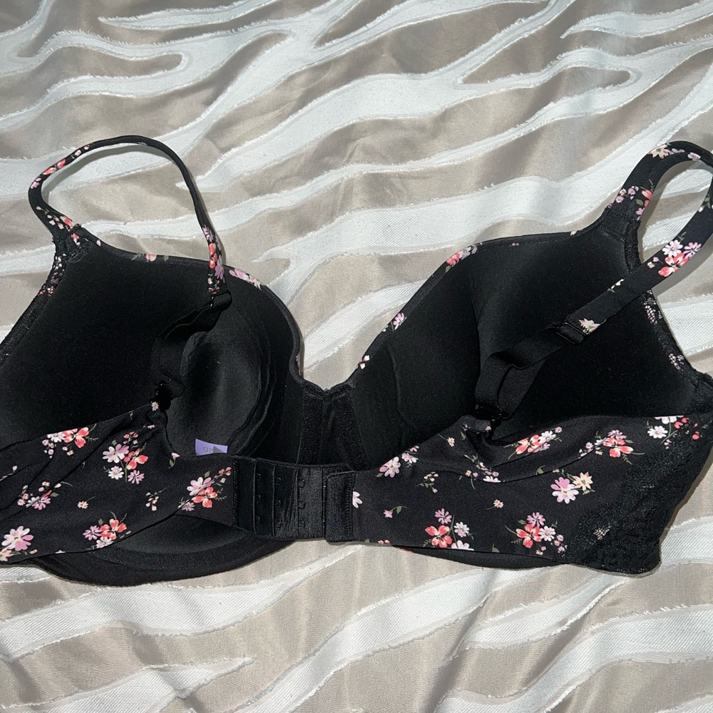 Black and Floral Push-up Bra - Picture 2 of 3